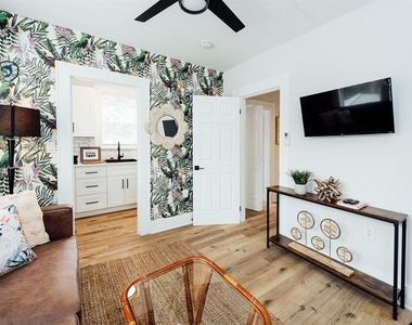 809 10th Avenue N - Photo Thumbnail 4