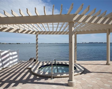 6210 Sun Boulevard - Photo Thumbnail 6