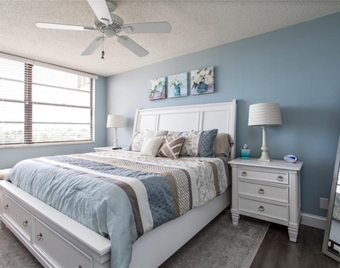 6210 Sun Boulevard - Photo Thumbnail 16
