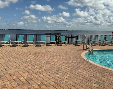 900 E Marion Avenue - Photo Thumbnail 6