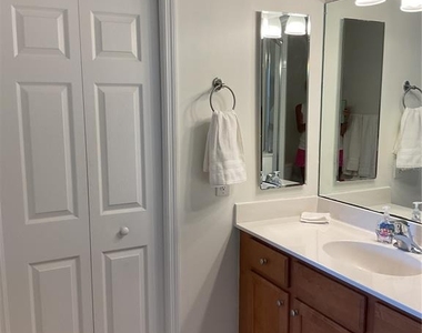 900 E Marion Avenue - Photo Thumbnail 39
