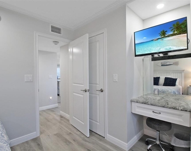 5780 Midnight Pass Road - Photo Thumbnail 13