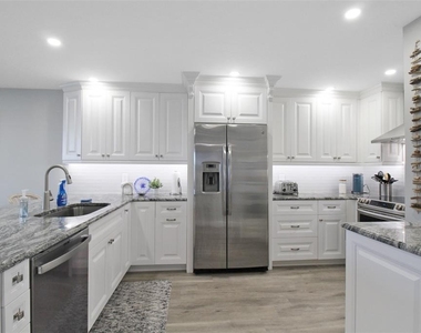5780 Midnight Pass Road - Photo Thumbnail 17