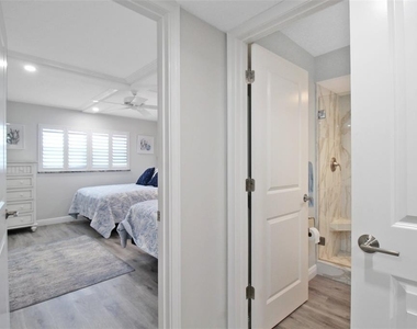 5780 Midnight Pass Road - Photo Thumbnail 9
