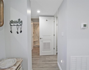 5780 Midnight Pass Road - Photo Thumbnail 5