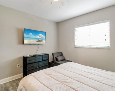 7036 13th Street E - Photo Thumbnail 15
