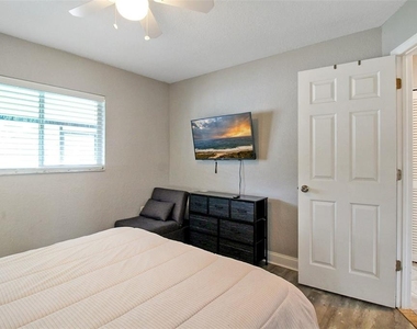 7036 13th Street E - Photo Thumbnail 12