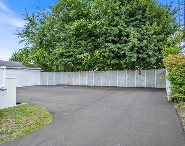 217 Jefferson Avenue - Photo Thumbnail 10