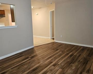225 E Craven Avenue - Photo Thumbnail 1