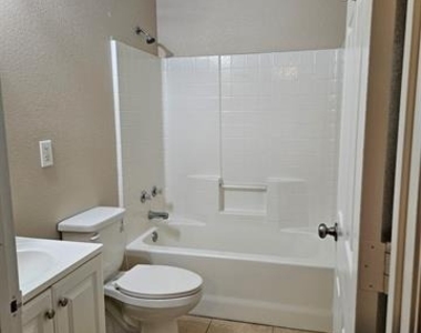225 E Craven Avenue - Photo Thumbnail 4