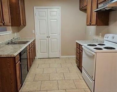 225 E Craven Avenue - Photo Thumbnail 7