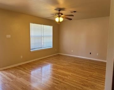 229 E Craven Avenue - Photo Thumbnail 1