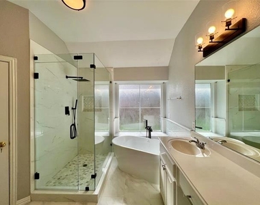 1305 Granger Drive - Photo Thumbnail 12