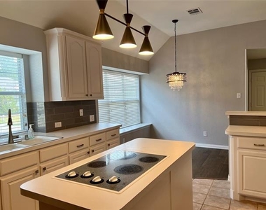 1305 Granger Drive - Photo Thumbnail 6