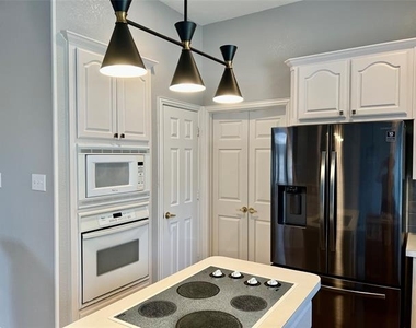 1305 Granger Drive - Photo Thumbnail 8