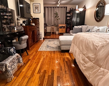424 East 14th Street - Photo Thumbnail 2
