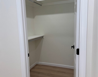 12464 Laurel Terrace Drive - Photo Thumbnail 2