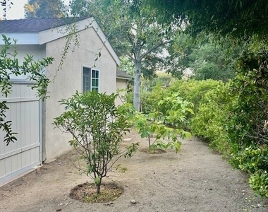 2255 E Chevy Chase Drive - Photo Thumbnail 29