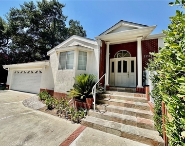 2255 E Chevy Chase Drive - Photo Thumbnail 36