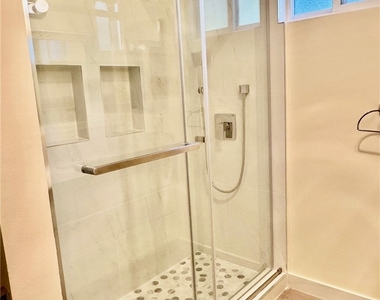 2255 E Chevy Chase Drive - Photo Thumbnail 17