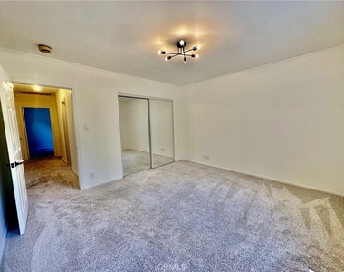 2255 E Chevy Chase Drive - Photo Thumbnail 16