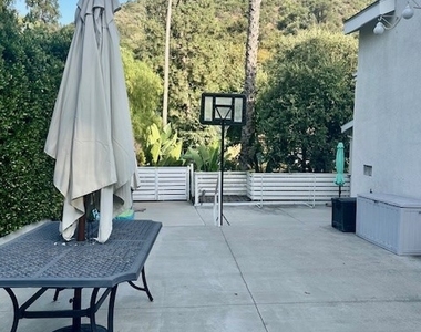 2255 E Chevy Chase Drive - Photo Thumbnail 28