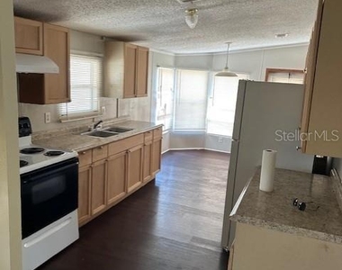 5705 Middlesex Drive - Photo Thumbnail 3