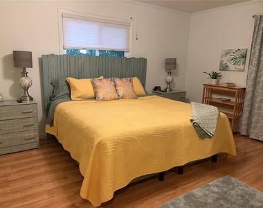 421 Riviera Street - Photo Thumbnail 10