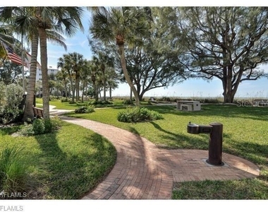 1900 Alamanda Drive - Photo Thumbnail 13