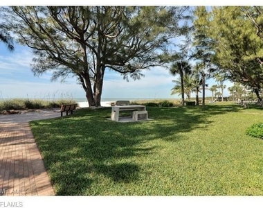 1900 Alamanda Drive - Photo Thumbnail 14
