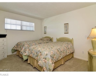 1900 Alamanda Drive - Photo Thumbnail 9