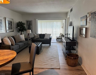 1900 Alamanda Drive - Photo Thumbnail 2