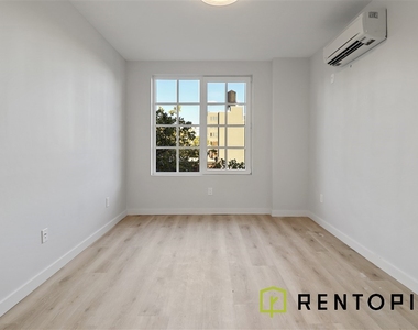 251 Front Street - Photo Thumbnail 3