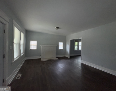 1462 Lucile Avenue Sw - Photo Thumbnail 3