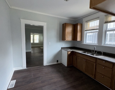 1462 Lucile Avenue Sw - Photo Thumbnail 7