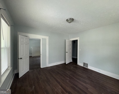 1462 Lucile Avenue Sw - Photo Thumbnail 2