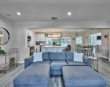 801 Ne 15th Street - Photo Thumbnail 40