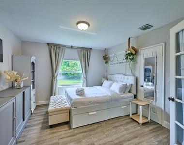 801 Ne 15th Street - Photo Thumbnail 25