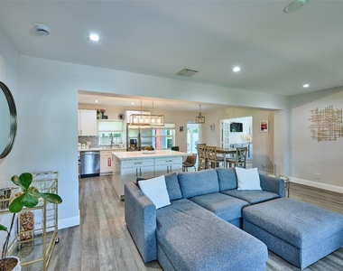 801 Ne 15th Street - Photo Thumbnail 37