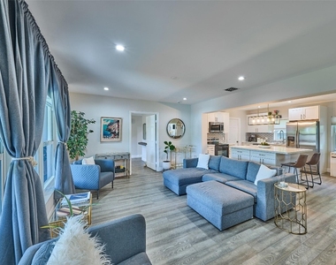 801 Ne 15th Street - Photo Thumbnail 38