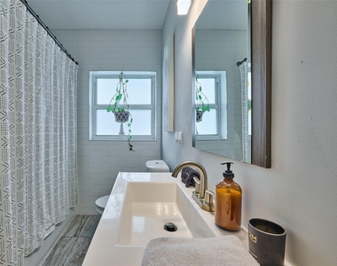 801 Ne 15th Street - Photo Thumbnail 22