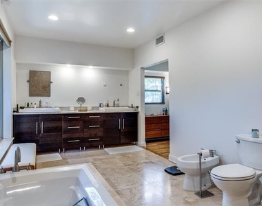7350 Fieldgate Drive - Photo Thumbnail 17