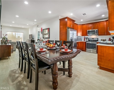 1101 N Maclay Avenue - Photo Thumbnail 5