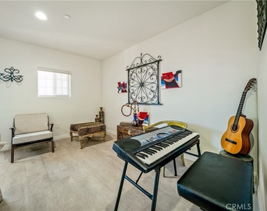 1101 N Maclay Avenue - Photo Thumbnail 34