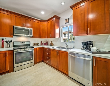 1101 N Maclay Avenue - Photo Thumbnail 8