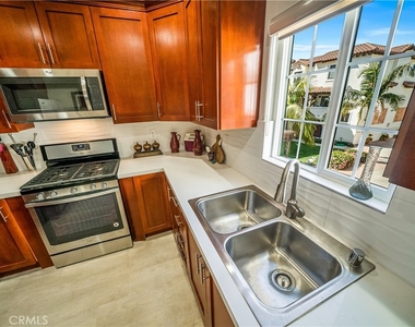 1101 N Maclay Avenue - Photo Thumbnail 6