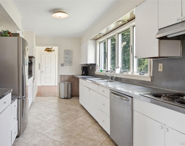 33 Beach Road - Photo Thumbnail 11