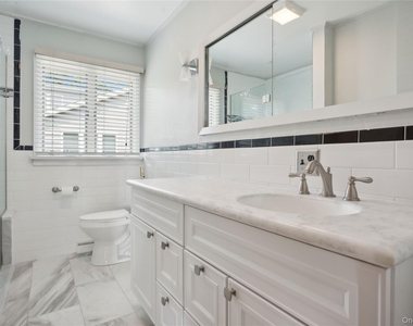 33 Beach Road - Photo Thumbnail 15