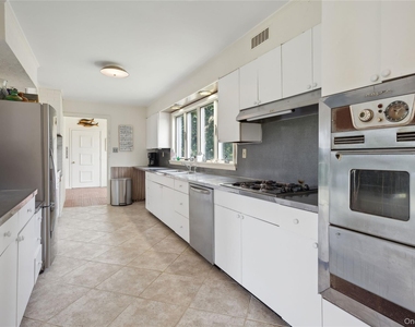 33 Beach Road - Photo Thumbnail 23