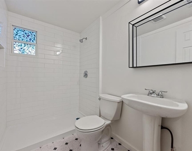 901 Valdez St - Photo Thumbnail 7